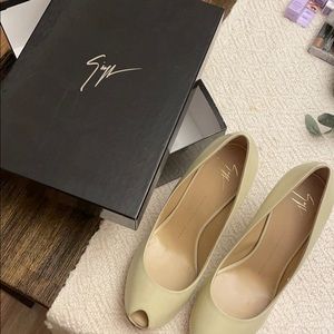 Giuseppe Zanotti slight peep toe heel